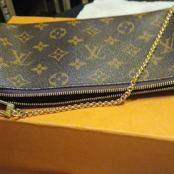 Eva - Picture 7 of 8